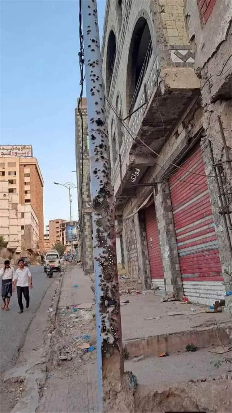 تعز تتمسك بالجمهورية وتواجه الحرب بإرادة الصمود وا...