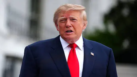 استطلاع: 56% من الأمريكيين يقولون إن ترامب يهتم بث...