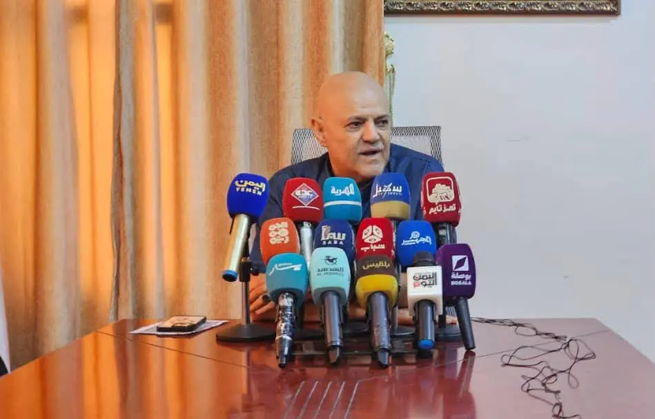 محافظ تعز يحذر من تفاقم الكارثة الإنسانية ويطالب ب...