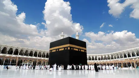 ظلال الحرب تعكر صفو الرحلة الإيمانية.. المعتمرون ي...