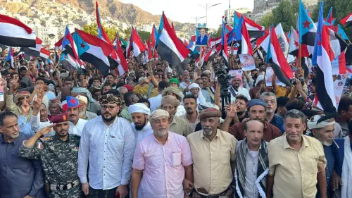 مليونية التعبئة الشعبية في المكلا تجدد التفويض للر...
