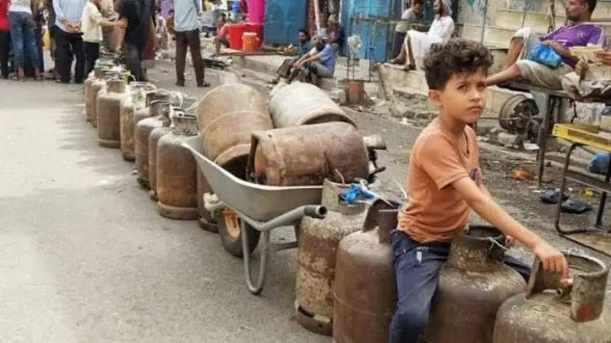 الحوثيون يمنعون وصول إمدادات الغاز المنزلي إلى مدي...