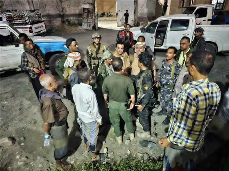 وكيل أول محافظة تعز يتفقد عددًا من الأحياء السكنية...