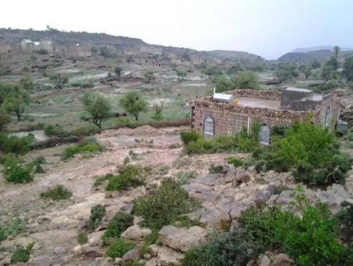 مقتل مدنية وإصابة ثلاث نساء بانفجار لغم حوثي جنوب...