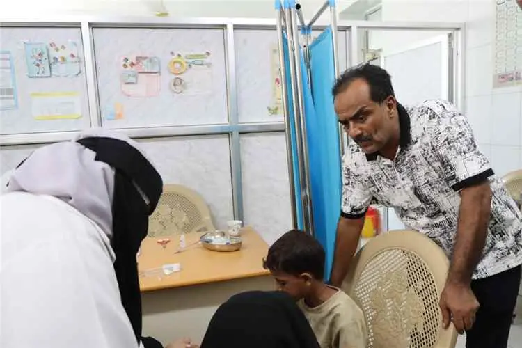 مدير عام خورمكسر يتفقد المجمع الصحي ويتابع تركيب م...