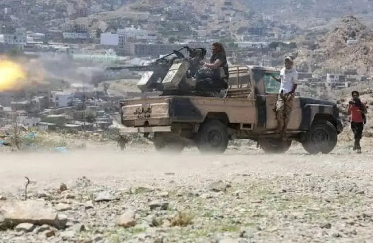 تجدد الاشتباكات العنيفة بين الجيش اليمني وميليشيا...