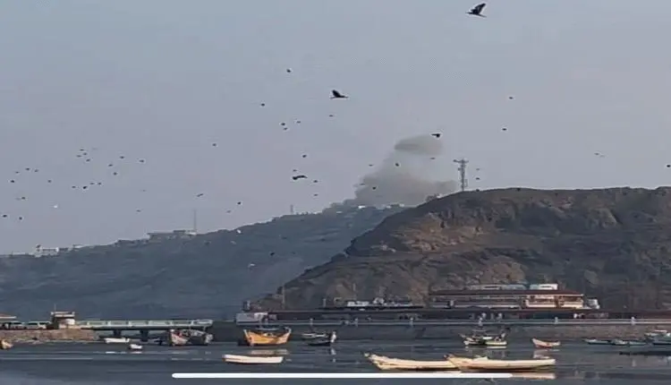 الكشف عن حصيلة ضحايا هجـ,ـوم حـ,ـوثي بصـ,ـواريخ بالسـ,ـتية استهدف قصر معاشيق الرئاسي في عدن