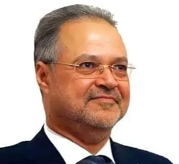 أول تعليق لمستشار رئيس مجلس القيادة بعد اطلاق الحوثي صواريخ على عدن ومأرب ويدعو لهذا الأمر !