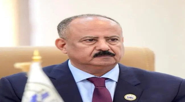 وزير النقل: رغم قصف معاشيق بخمسة صواريخ.. الحكومة...