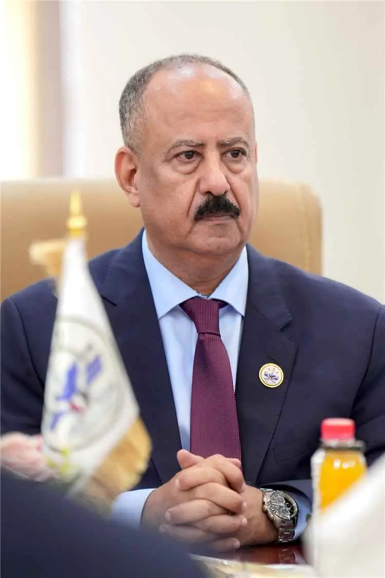وزير النقل: الحكومة تواصل أداء مهامها رغم القصف ال...