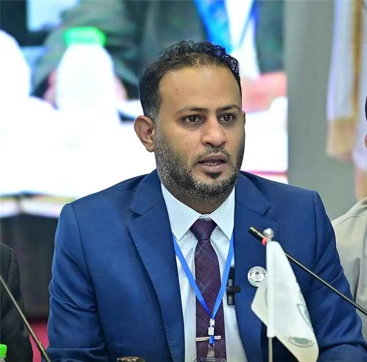 أمين عام الجامع الحضرمي يؤكد وقوف حضرموت إلى جانب الحكومة الشرعية ويدين الجريمة الإرهابية في عدن