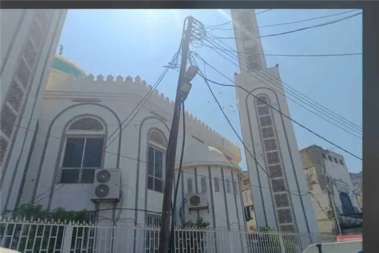 خطباء مساجد عدن يدينون قصف معاشيق: الخطر الحوثي يس...