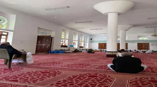 عزوف عن صلاة الجمعة في صنعاء وسط دعوات حوثية للتحش...