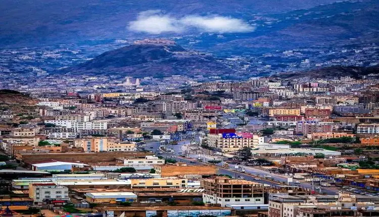 الحوثي يستهدف منزل في شقب تعز ويقتل امرأة ويصيب طف...