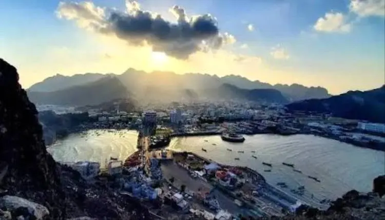 عاجل.. انفجارين عنيفين يهزان عدن