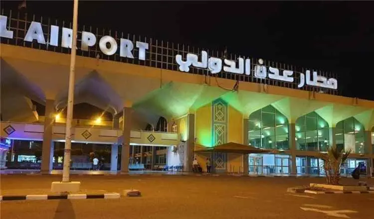 قصف حوثي بالصواريخ الباليستية يستهدف محيط مطار عدن...