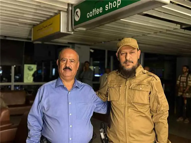 وزير النقل والمحافظ شيخ يتفقدان مطار عدن الدولي عق...