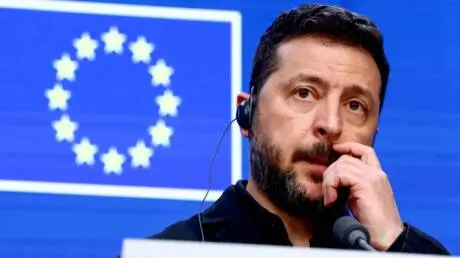 سياسي إيطالي: زيلينسكي يتعامل مع أوروبا كأنها صراف...
