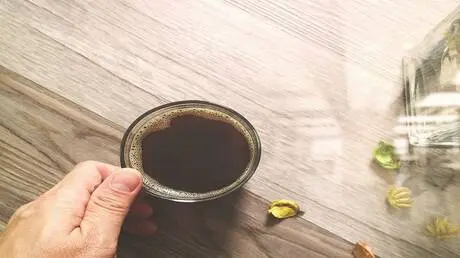 هل يمكن شرب الشاي والقهوة والحليب بين وجبتي الطعام...