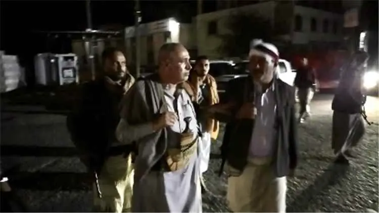 قيادة تعز تتحرك ميدانياً.. تفقد للأحياء السكنية وتأكيد على تعزيز الاستقرار