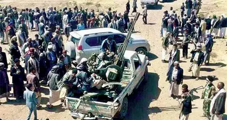 خسائر الحوثيين تدفعهم إلى زج عناصر الشرطة في الجبه...