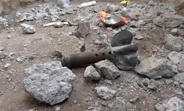 استشهاد مواطن بقذيفة هاون حوثية استهدفت منزله في ل...