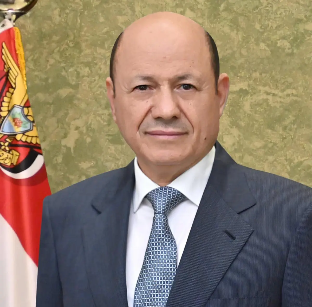 رئيس مجلس القيادة يشيد بالموقف المصري الشجاع إلى ج...