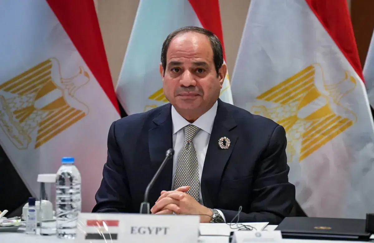 السيسي يعلن تضامن مصر الكامل مع السعودية ويؤكد دعمها في مواجهة الاعتداءات