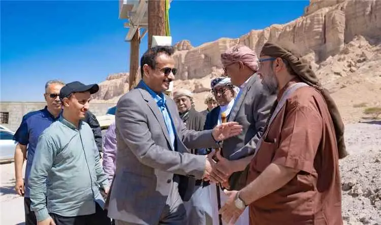 المحافظ ابن الوزير يدشّن مشروع مياه قرى خليفة والم...