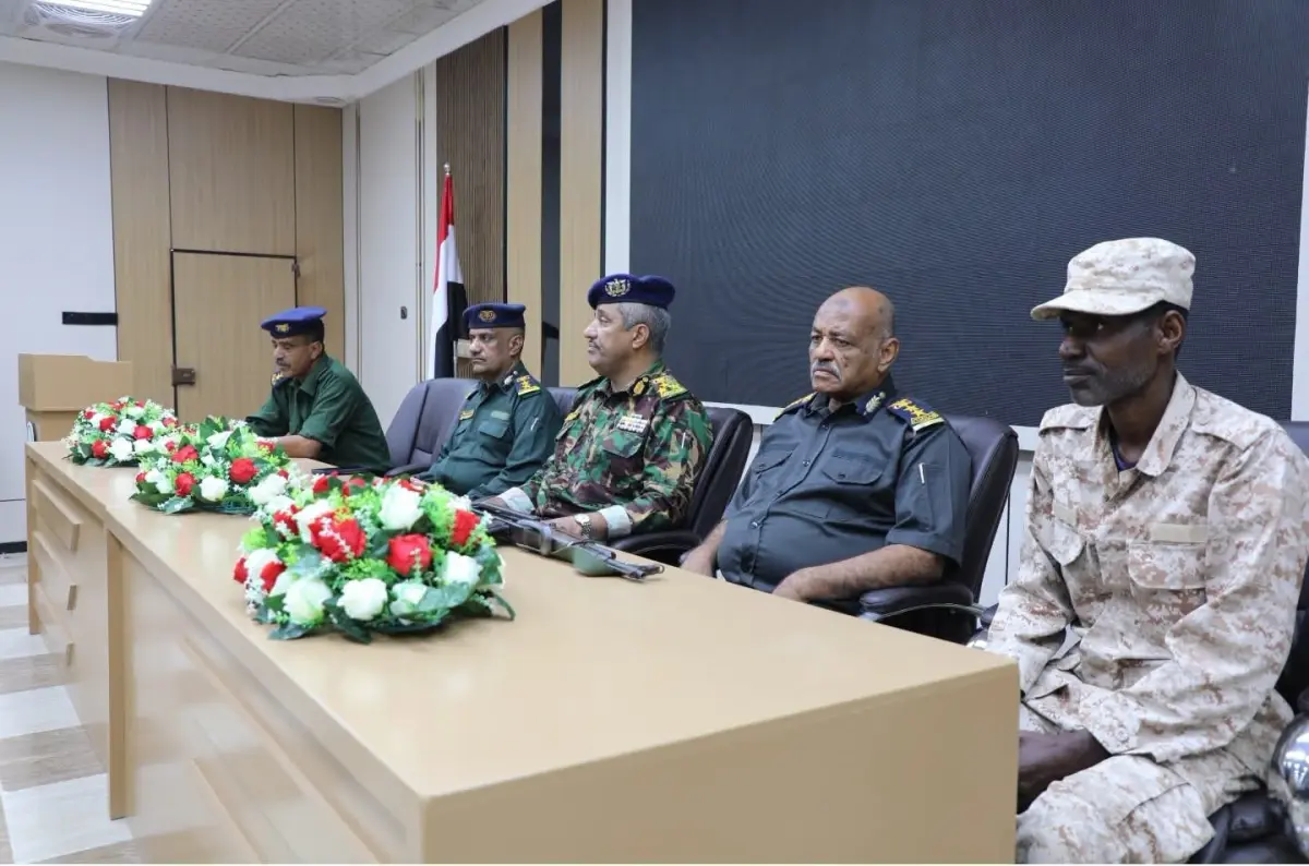 العميد الجابري يدشّن دورة تدريبية في تفكيك وتركيب السلاح للشرطيات بساحل حضرموت