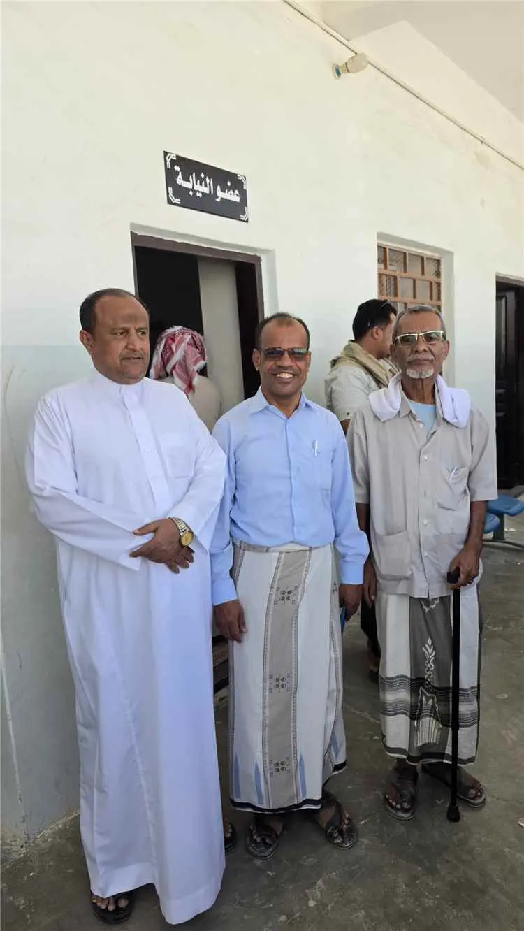 المكتب التنفيذي لنقابة الصحفيين والإعلاميين الجنوبيين يرافق الصحفي أحمد بزعل أمام النيابة الابتدائية بسيئون