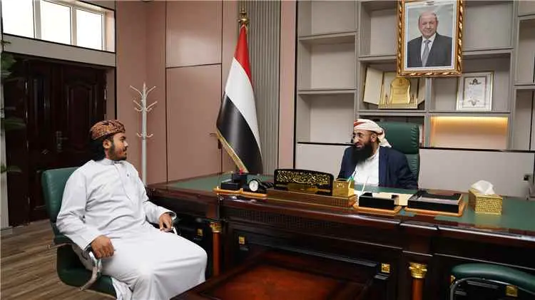 وزير الأوقاف والإرشاد يلتقي الفائز بالمركز الأول ف...