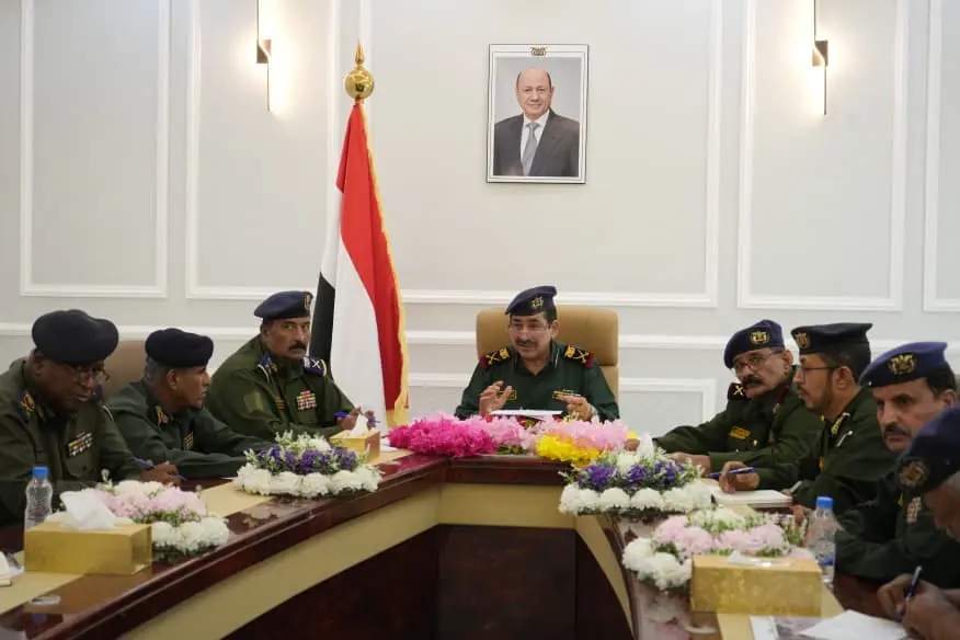 وزير الداخلية يترأس اجتماعاً موسعاً لمناقشة المستج...