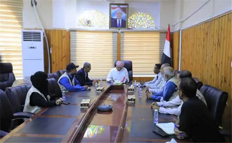 الوكيل بارباع يطّلع على التحضيرات الخاصة بمشروع إنشاء وتشغيل مخيم النازحين الجديد بالعبر