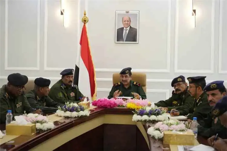 وزير الداخلية يترأس اجتماعا لوكلاء الوزارة ومدراء الشرطة بالمحافظات لمناقشة المستجدات الأمنية والتعبئة العامة