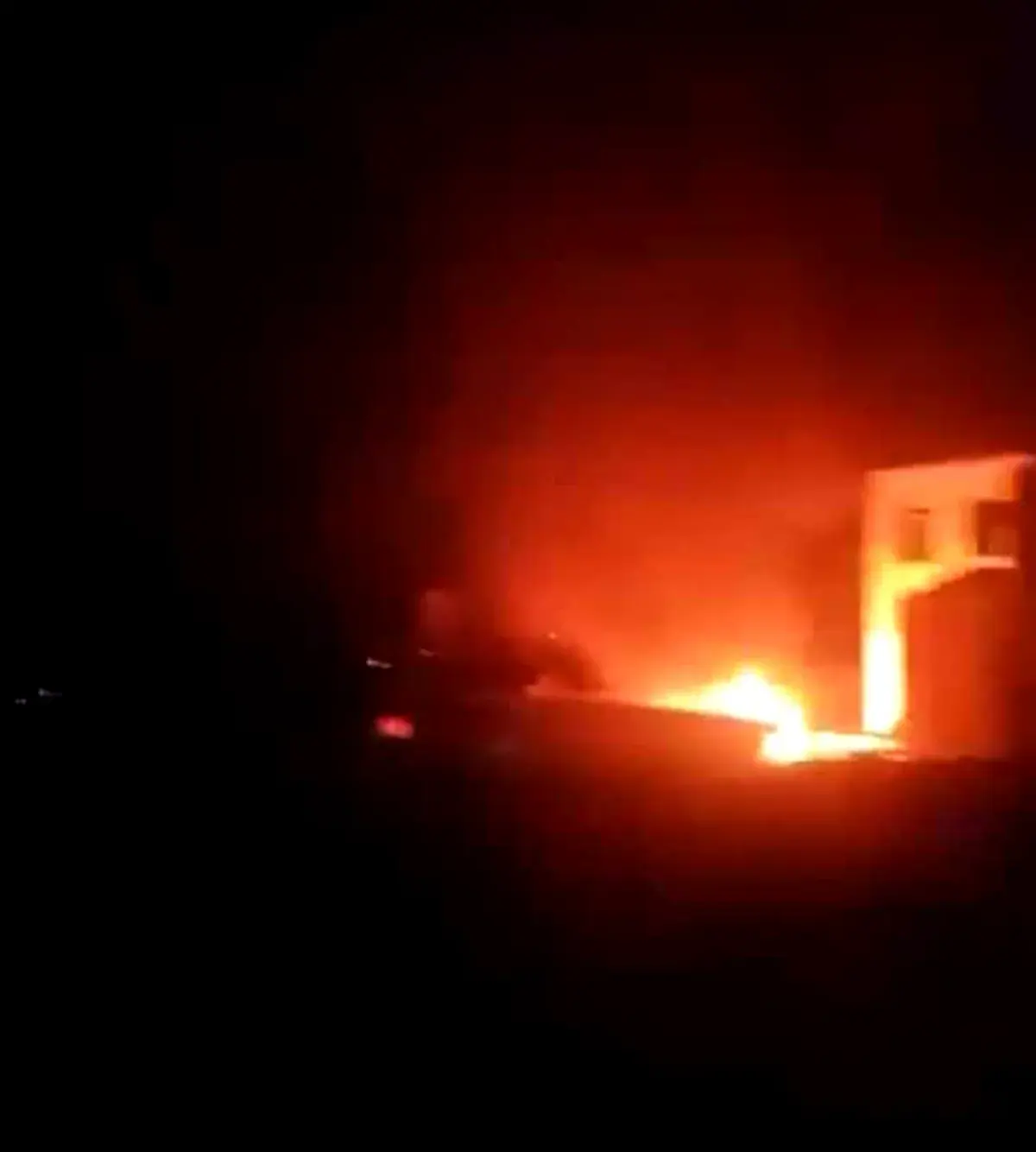 الحوثيون يعتقلون 20 شخصًا جنوب تعز عقب إحراق سيارة...