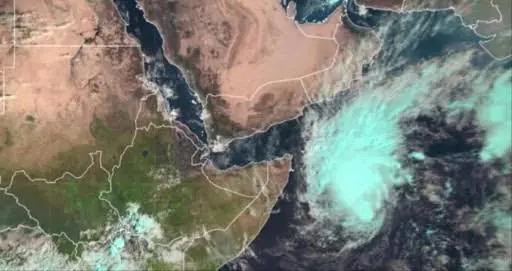 الفلكي الشوافي يكشف حقيقة إعصار مداري محتمل في بحر العرب