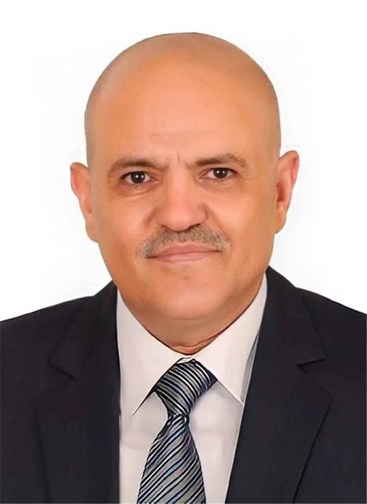 محافظ تعز شمسان: الجبهات صامدة والأوضاع تحسنت.. ونرفض دعوات الحوثيين لمغادرة المدينة