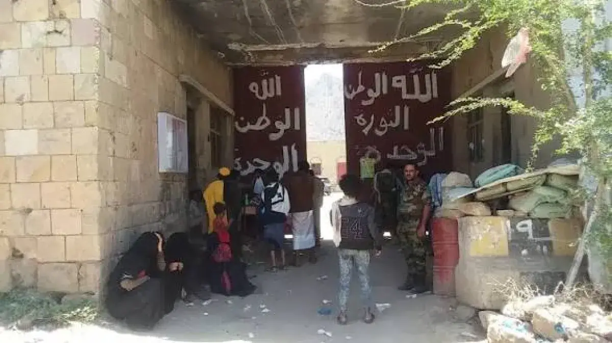 تعز.. توقيف مدير السجن المركزي على خلفية إخراج سجن...