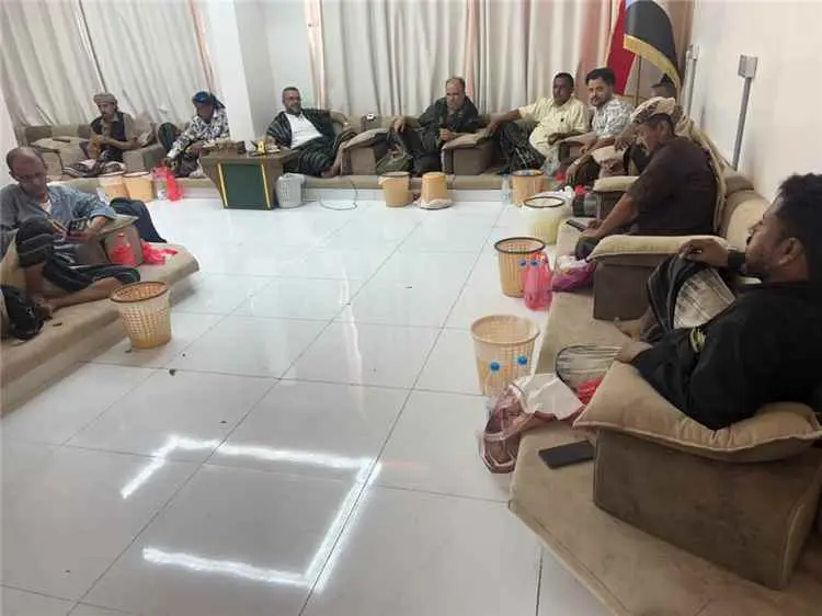 عدن.. لقاء قبلي يجمع مشايخ الصبيحة ويافع لتنسيق دع...