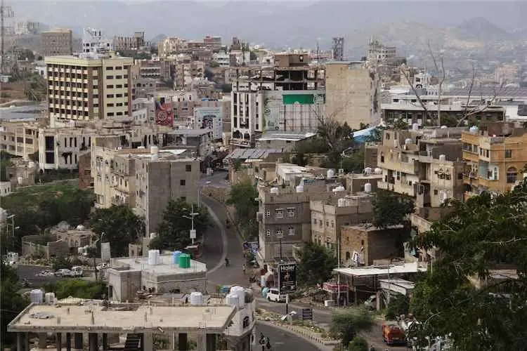 مقتل امرأتين وإصابة 9 مدنيين بقصف وقنص حوثي في تعز...