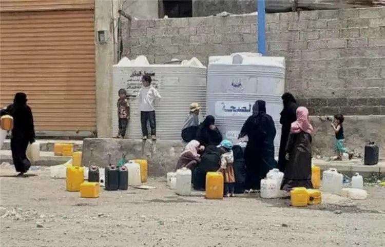 ​تعز: السلطة المحلية تتهم الحوثيين بمنع دخول صهاريج مياه الشرب وتفاقم معاناة مئات الآلاف من السكان