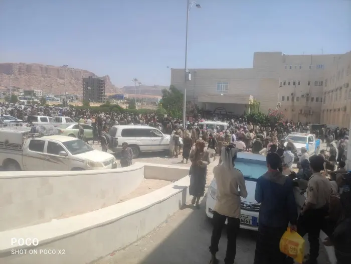 مصدر: 24 شهيدا وعشرات الجرحى بالقصف الحوثي لمعسكر العلم بشبوة