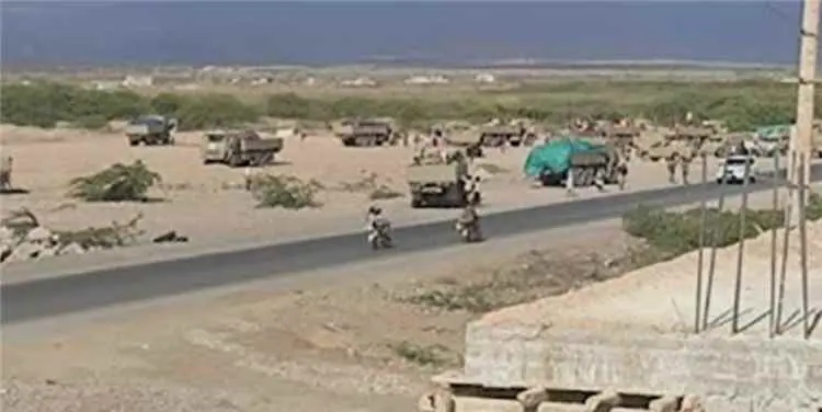 صواريخ باليستية حوثية تستهدف طابوراً صباحياً في مع...