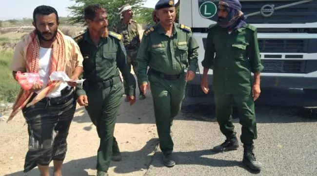 بعد فشل الوساطات.. أمن أحور يحسمها ميدانياً ويفتح القطاع الغربي ويعيد الحياة للطريق ويحتضن مظلومية جريح مأرب