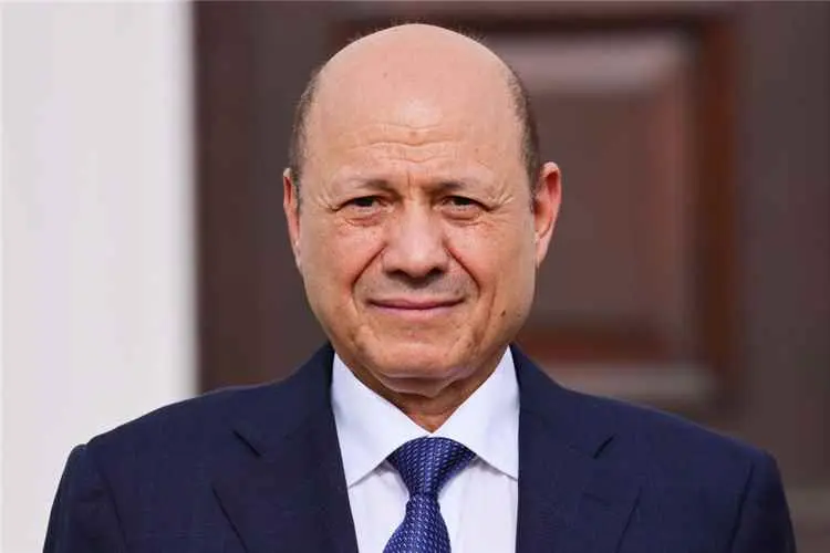 رئيس مجلس القيادة يوجه برعاية أسر شهداء وجرحى الهجوم الارهابي الحوثي في شبوة والرد الحازم على مرتكبيه