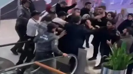 احتجاج في إسطنبول ضد مواطنة تحمل الجنسيتين الإسرائ...