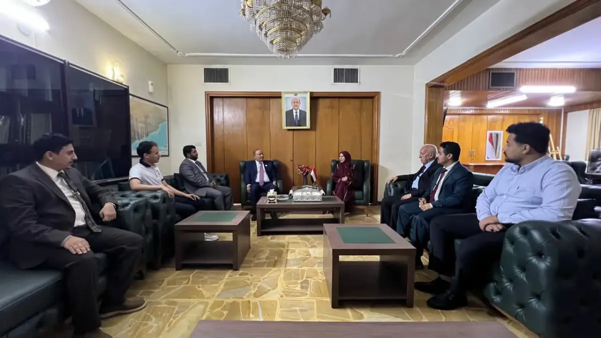وزيرة الخارجية تلتقي عدداً من الطلاب اليمنيين الدا...