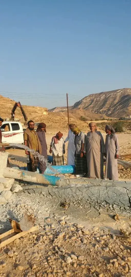 إنجاز مشروع حفر بئر "الشوامخ" بمحافظة المهرة بتموي...