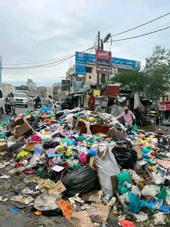 كارثة صحية في تعز جراء الحصار الحوثي على المدينة (صورة)